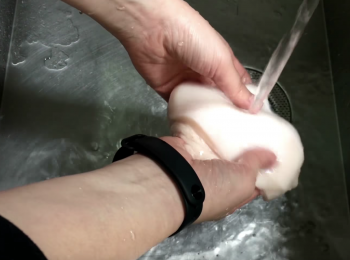 step1: 清洗肥豬肉。