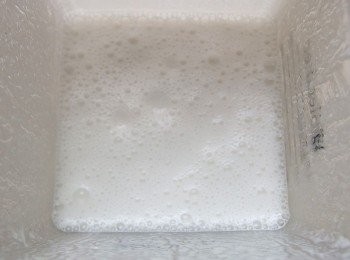 step4: 瀝乾的"在來米"放入果汁機加入280g的水磨成米漿備用。