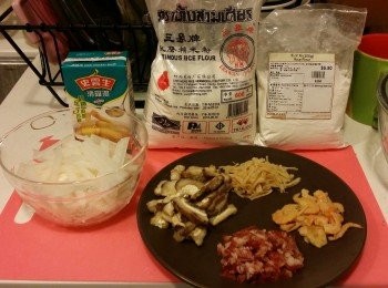 step1: 準備材料………
冬菇,蝦米,瑤柱,臘腸…用水浸軟,洗淨,切絲或切粒