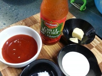 step2: 將薯蓉調味料拌勻(牛油除外)