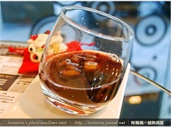 step4: 最後加入桂圓與黑糖，煮沸後轉小火，續煮5分鐘即可。