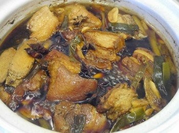 step10: *蓋鍋中小火煮90分。  *蓋鍋中小火煮90分。