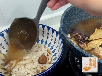 step6: 隨意配上麵條即可