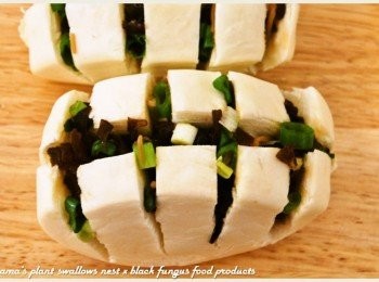 step4: 將拌勻後的餡料，逐一塞入到已切開鮮奶饅頭的縫隙當中。