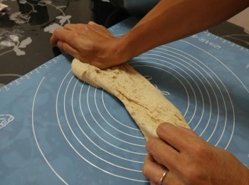 step3: 繼續搓揉至起薄膜;