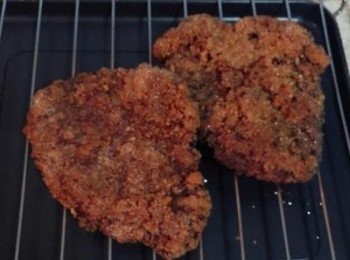 step6: 將排骨回鍋再炸ㄧ次，這次只需炸3～5秒搶酥即可起鍋瀝乾