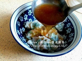 step14: 將湯底倒回煲內用中火煮滾 , 淋在湯碗內即可