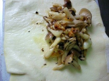 step4: 起鍋後冷卻包入起酥皮裡