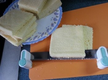 step8: 將每1片蛋糕再分割成2片
