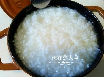 step2: 米及水加入鍋內100度蒸30分鐘