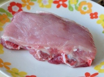 step1: 選購豬肋排一塊