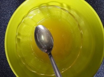 step6: 隔熱水變成透明的魚膠溶液