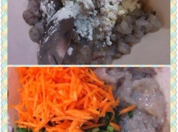 step2: 將剁好的蝦加入胡椒粉，麻油，鹽巴和玉米粉攪拌均勻。
然後加入紅蘿蔔絲，韭菜和蛋半粒，充分的攪拌均勻至有膠