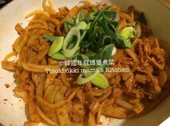 step5: 加入大蒜粒炒一會後，