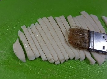 step11: 於面上再搽多一次油