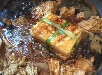 step6: 熱鍋放入調味料煮滾，然後放入冬瓜塔，轉中慢火煮約15分鐘後(看冬瓜大小)，轉大火收汁，