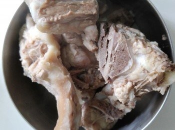 step1: 西施骨跑活水備用。