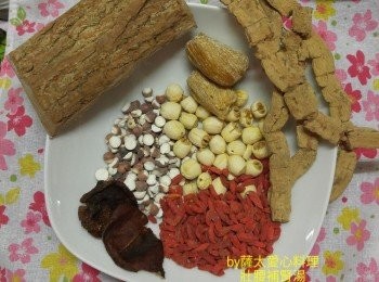 step1: 豬腰，瘦肉汆水。