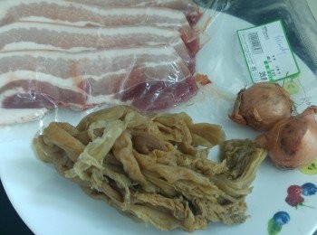 step1: 梅菜浸軟去沙。