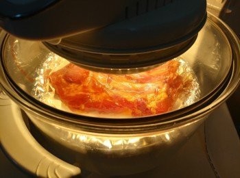 step5: 開動光波爐200度烤10分鐘，其間掃一次<span class="group_3">掃料</span>