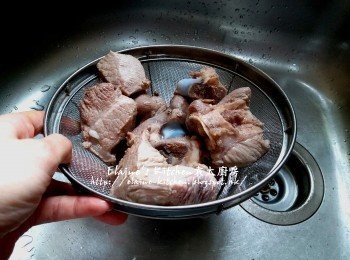 step5: 西施骨出水後盛起用水沖洗瀝乾