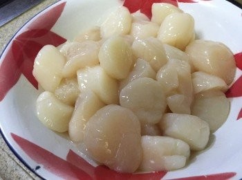 step2: 在帶子兩邊掃上橄欖油或在易潔鑊中加油