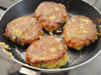 step5: 簡單的沾上甜辣醬或茄汁也很好吃！