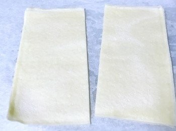 step1: 急凍春卷皮稍為放軟... 一開二！