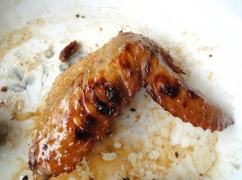 step3: 上烤肉架，烤至上色翻面續烤，約8~10分鐘即可。