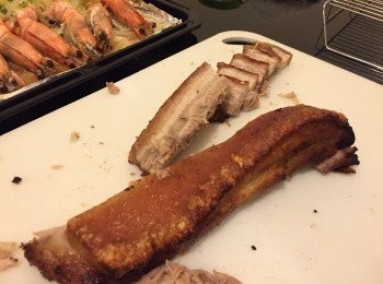 step7: 我會將底部骨頭先切出,這樣會啖啖肉。