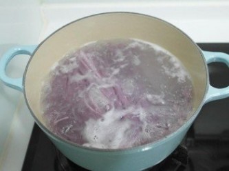 step5: 水再度煮開後倒入半碗冷水約煮3-5分鐘!!! 煮到自己喜歡的口感撈出~~