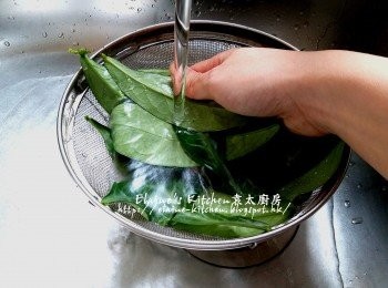 step2: 龍脷葉用水沖洗及瀝乾