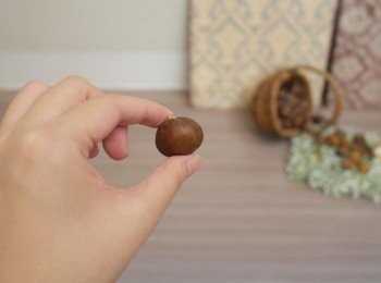 step5: 只要在中心點按壓下去就很好剝喔^^
