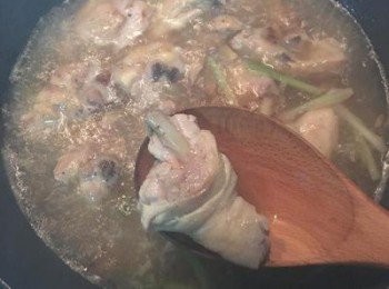 step6: 煮到雞肉骨頭突出（如圖）