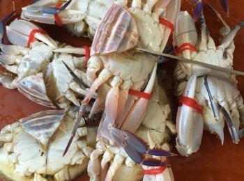 step1: 先把蟹解體，清潔好。