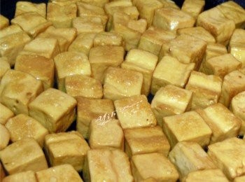 step2: 豆干下鍋先煎一下