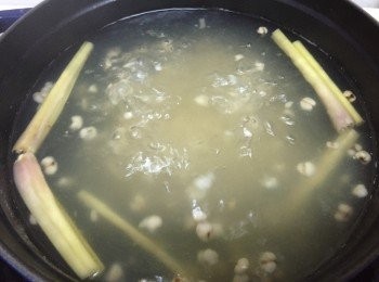 step4: 加入香茅轉中小火煮30分鐘