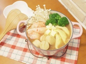 step3: 一整鍋都是鮮味的干貝奶油味噌鍋~~香氣逼人呢:)