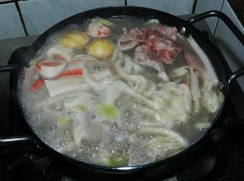 step5: 打個蛋，並加入肉片~