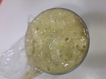 step3: 蓋保鮮膜室溫1小時，再用湯匙攪拌將空氣排出，接著蓋上保鮮膜至冷藏10～14小時