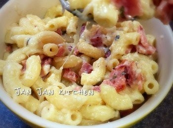 step6: 一絲絲的芝士拉起來了，美味。