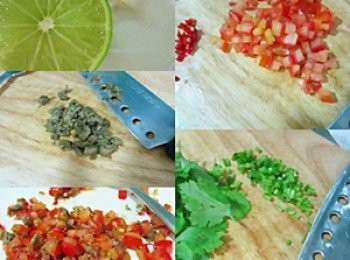 step2: <span class="group_2">莎莎醬</span>製做：
牛番茄皮丁、酸豆末、紅辣椒與香菜梗拌勻，
加入適量初榨橄欖油、檸檬汁，
調味黑胡椒與鹽OK！