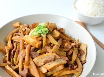 step5: 相當簡單又下飯的榨菜肉絲便當完成!!