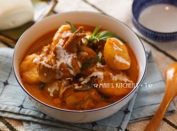 step6: 看到紅通通的咖哩是不是令人食指大動呢？你也快點動手做做看吧。