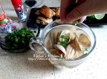 step16: 最後蜆清湯灑上蔥粒 , 白飯灑上黑芝麻即可