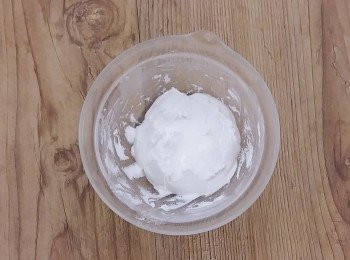 step6: 揉成麵糰狀。