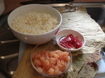 step1: 糯米約5兩（用水浸四小時）  /
急凍<a href="https://bit.ly/3EZL8dD" target="_blank" data-keyword="雞胸" class="guide-link"><strong>雞胸</strong></a> <span style="display:inline-block;vertical-align:middle;margin-top:-3px;color:initial;border-radius:3px;padding:2px 3px;font-size:12px;line-height:14px;background:#87d300;color:#fff;">即買</span> 柳3條 (切粒用小1/2茶匙糖，3/4湯匙生抽醃好備用)  /
臘腸 1條 (先蒸10分鐘，切斜片備用)