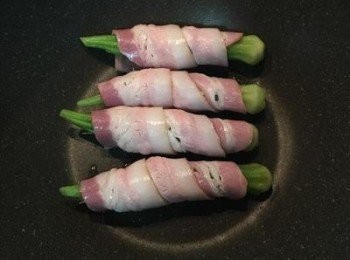 step7: 牙籤朝下的那面先煎定型。