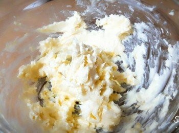 step3: 把奶油和檸檬皮拌勻