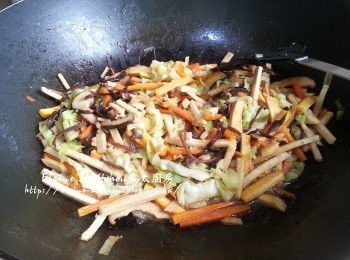 step6: 拌勻用中火煮至汁料收乾